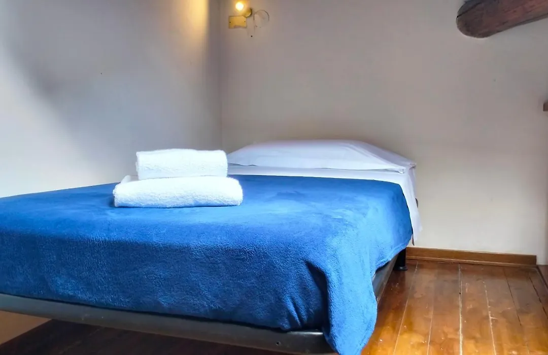 Small Heaven In Florentine Hills-1